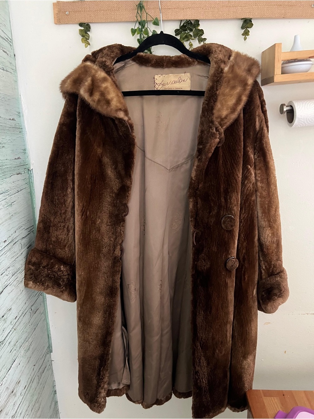 Vintage Eaton’s Fur Salon Brown Fur Coat-Made in Canada| Classic Luxury - Picture 3 of 16